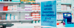 Quais são as placas obrigatórias para farmácias e onde colocá-las?